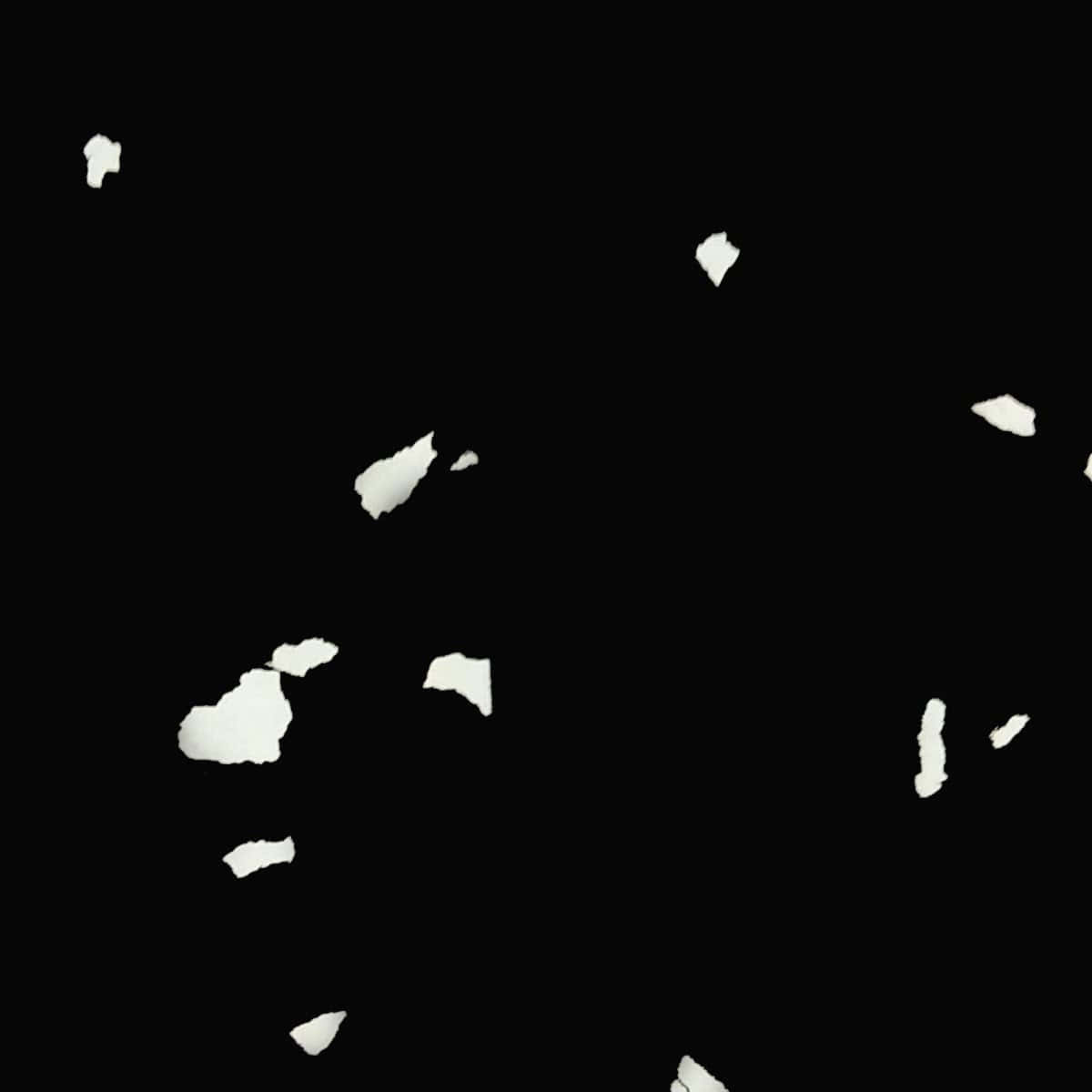 Белый чипсы на черном фоне. Эпоксидный наливной пол с декором.