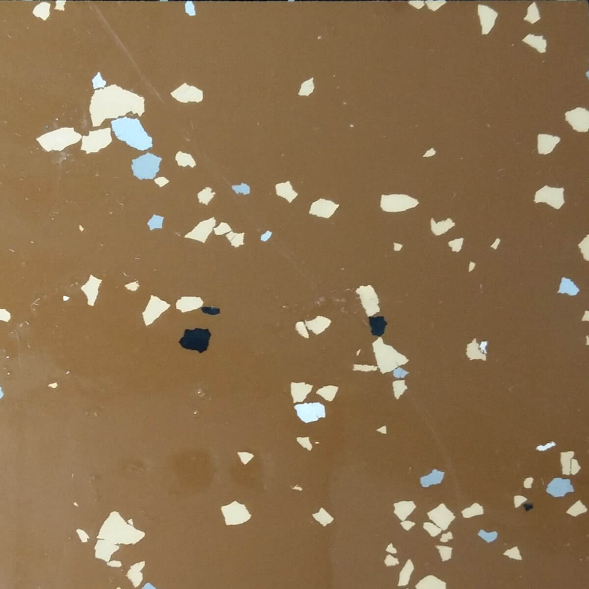 кофейного цвета наливной эпоксидный пол БИРСС МУЛЬТИПОЛ с декором флоками